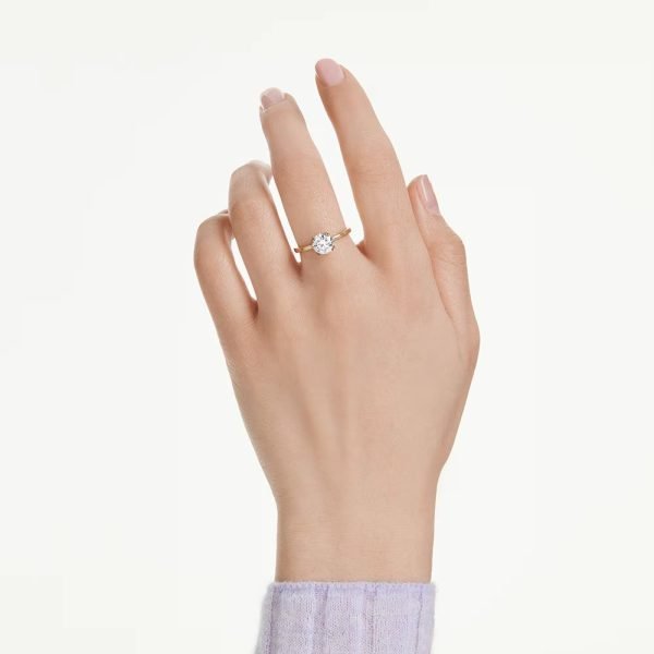 Swarovski Stilla Attract cocktail ring Round cut, White, Gold-tone plated